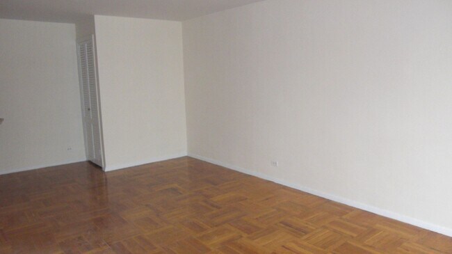 Foto del edificio - 123-60 83rd Ave