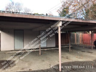 Building Photo - Nice Modesto 2 Bedroom 1 Bath Duplex