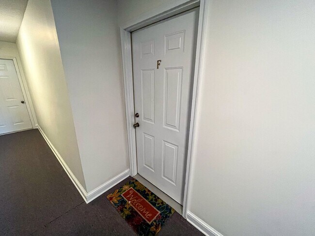 Foto del edificio - Lovely Greensboro 2 bedroom, 2 bathroom to...