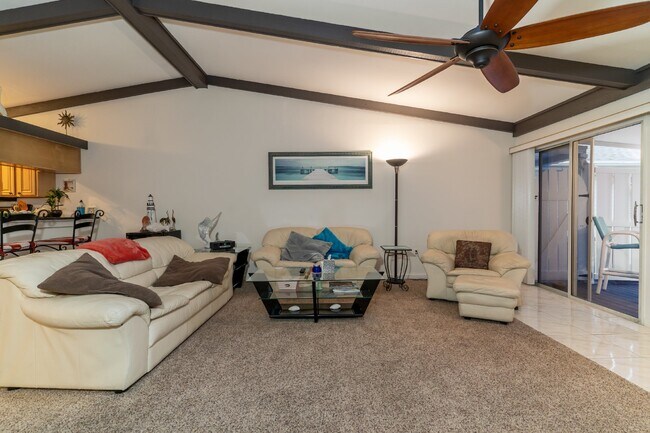 Building Photo - Gorgeous 2/2 condo at Indian Shores