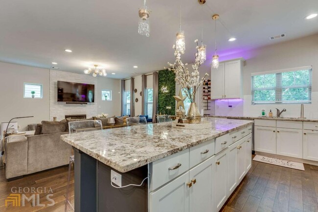 Foto del edificio - 4165 Woodland Park Dr SW