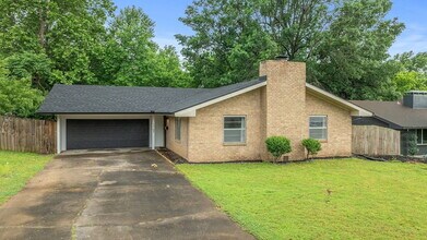 Building Photo - 1707 Phillips Dr