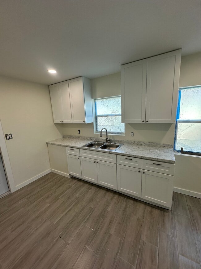 Foto del edificio - 602 Cedar Pl