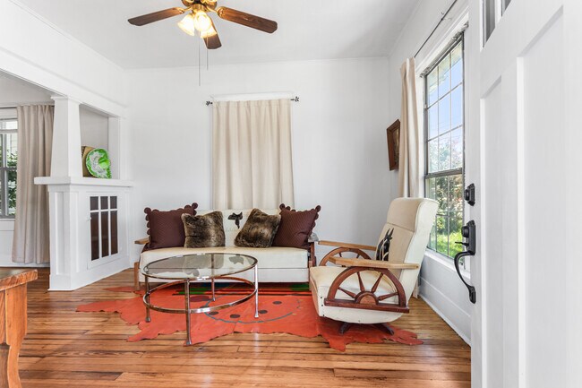 Foto del edificio - 2213 N Flores St