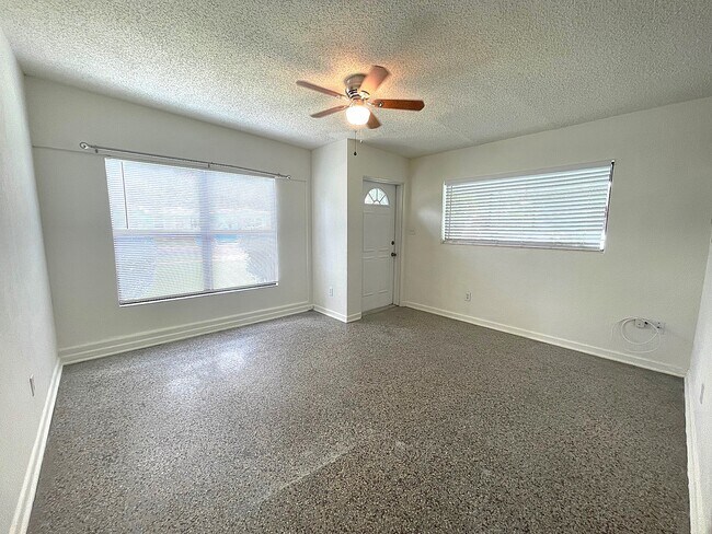 Building Photo - 218 N Lakeland Ave