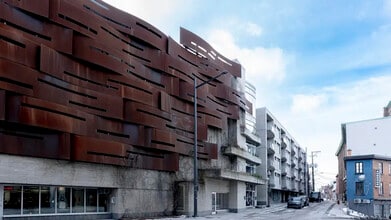 Building Photo - 325 Rue Arago E