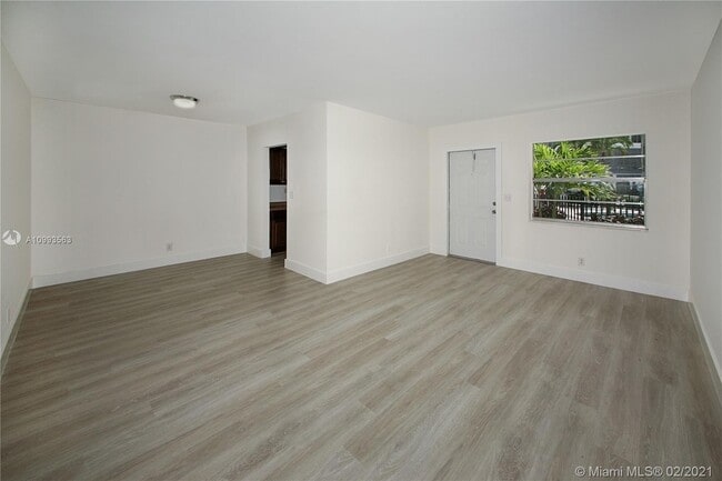 Building Photo - 512 Bayshore Dr