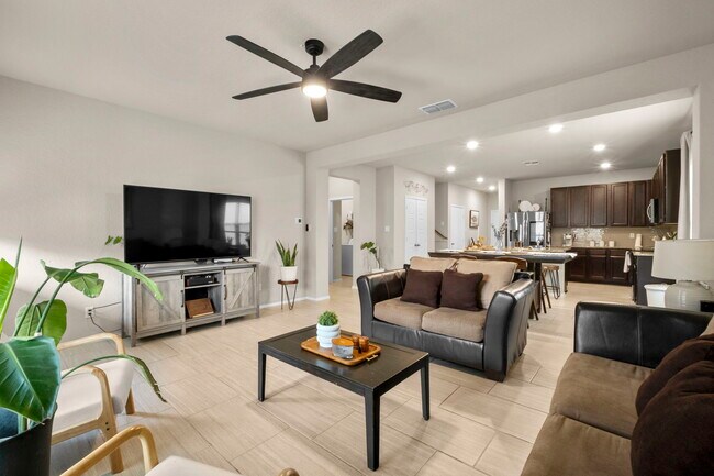 Building Photo - 15235 Comanche Hls