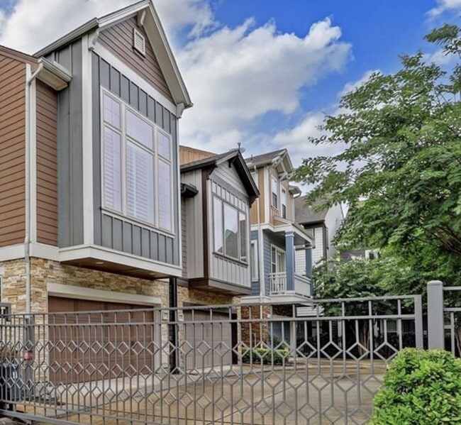 Building Photo - 1815 Drew St