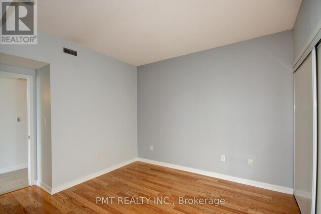 Building Photo - 15 Brunel Ct