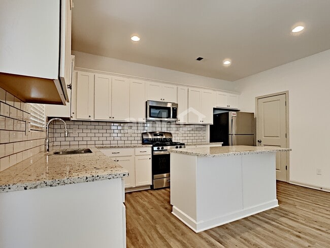 Building Photo - 215 N Fortune Way