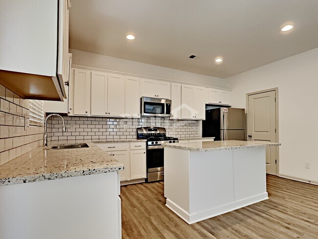 Foto del edificio - 215 N Fortune Way