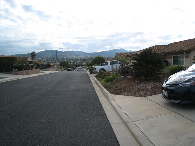 Building Photo - 711 Honeydew Ln