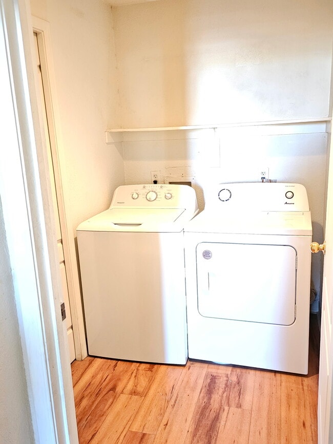 Building Photo - 2929 W Yorkshire Dr