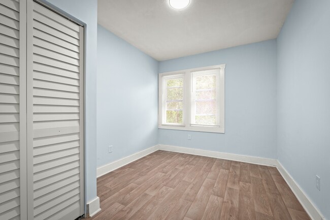 Foto del edificio - 48 Kirk Rd