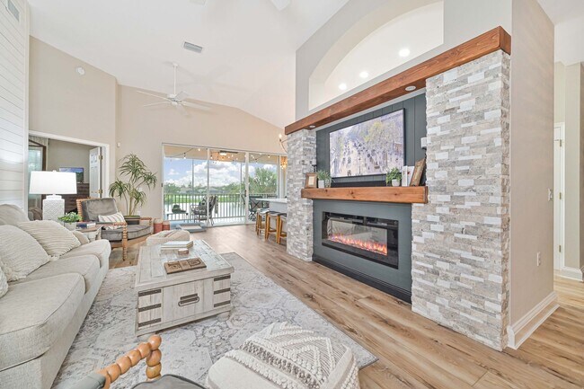 Foto del edificio - Luxury 3/2 Coach Home W/Lake Views in Crow...