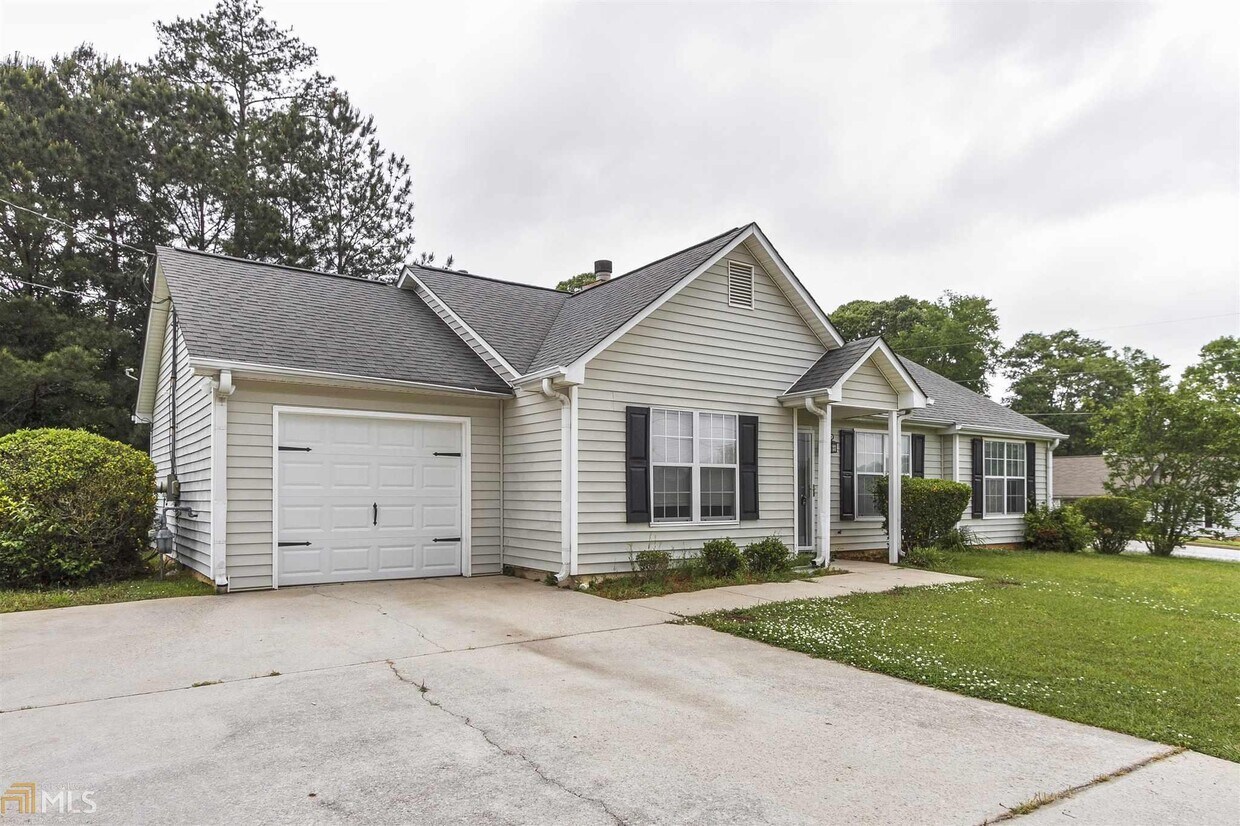 6127 Lauren Ln, Rex, GA 30273 House Rental in Rex, GA