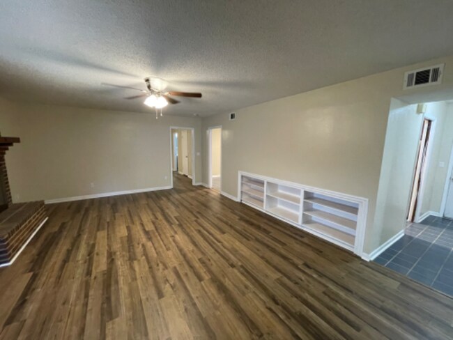 Building Photo - 85 7th St