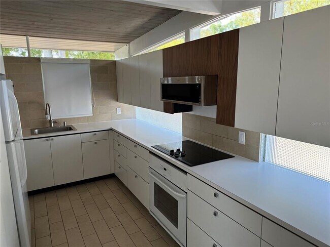 Building Photo - 2636 Granada Cir E