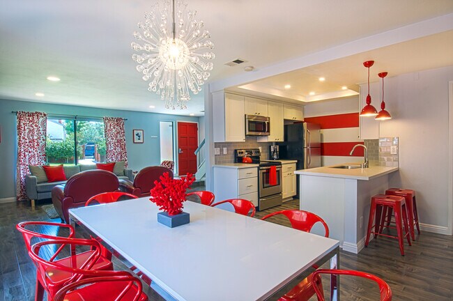 Building Photo - 938 W Lamark Ln