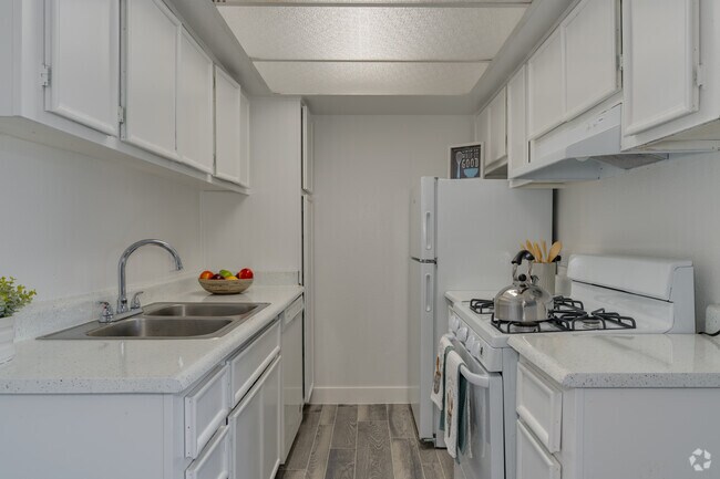 1 habitación, 1 baño - 720 pies cuadrados - Cocina - Madera at Metro