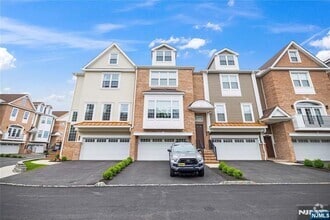 Building Photo - 902 Opus Wy