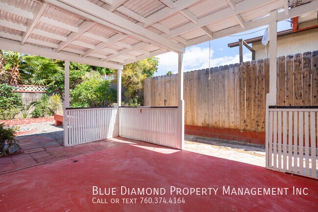 Foto del edificio - 1441 Peacock Blvd