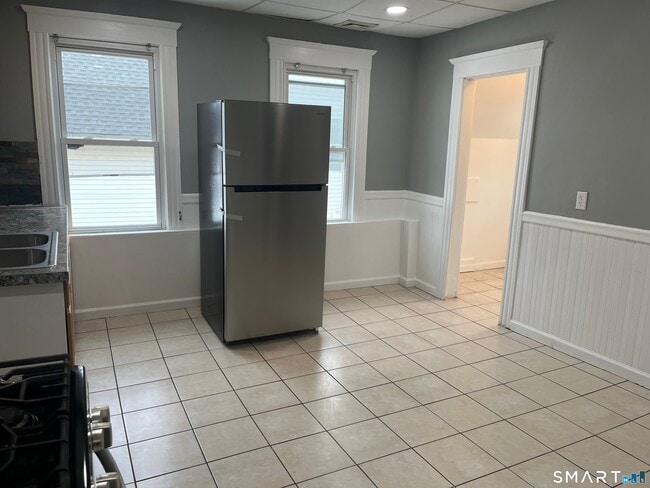 Building Photo - 146 Black Rock Ave