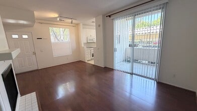 Building Photo - 10878 Sabre Hill Dr