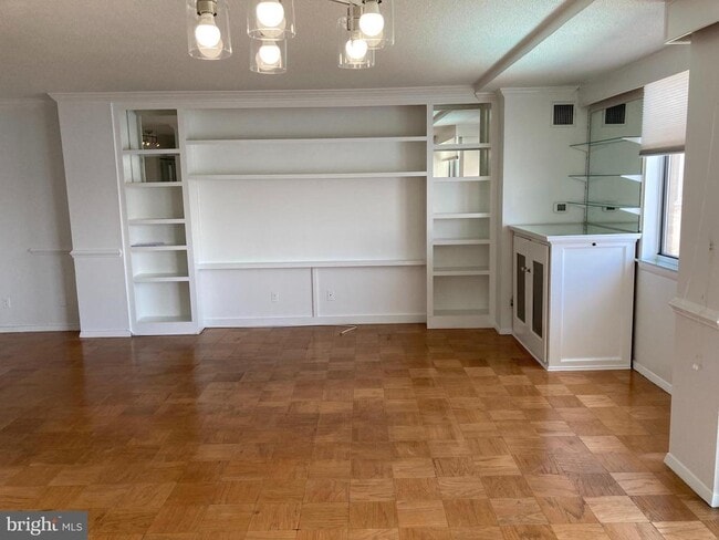 Building Photo - 501 Slaters Ln