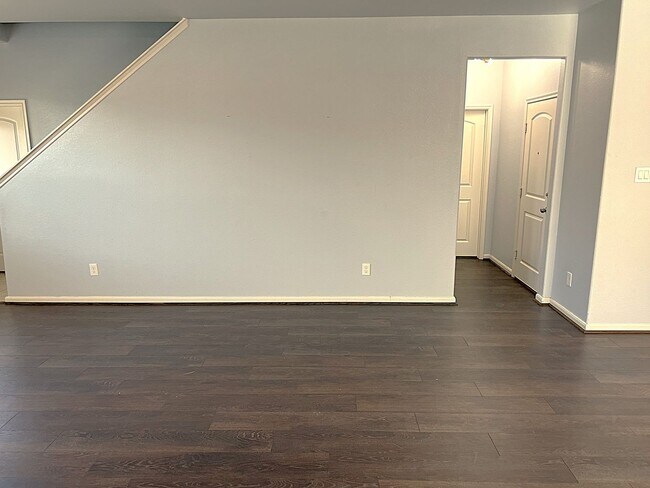 Foto del edificio - Spacious Four Bedroom Home Conveniently Located in Carpenters Landing
