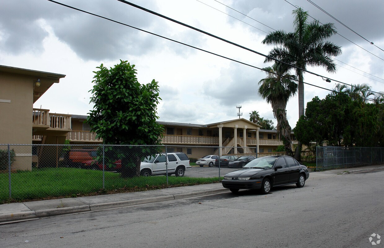 Primary Photo - 1465 NW 19th Ter