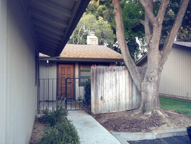 Foto del edificio - Wonderful secluded location in West Davis.