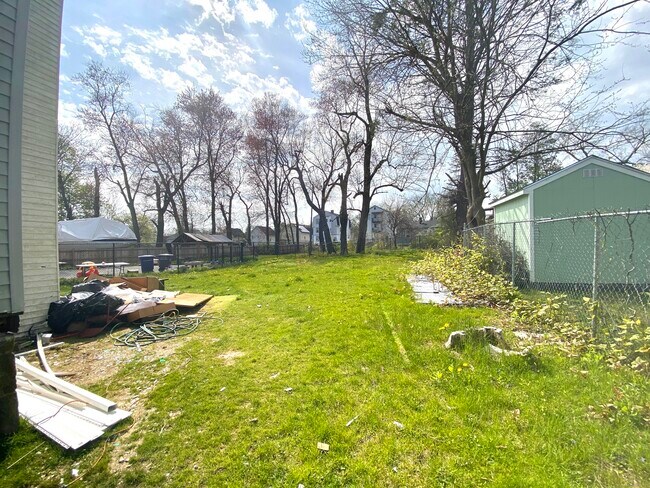 Building Photo - 283 Martin St