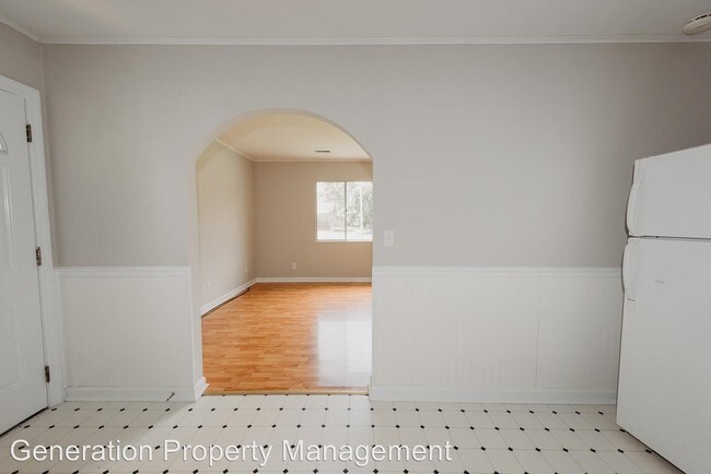 Building Photo - 3 br, 1 bath House - 923 Parker Avenue