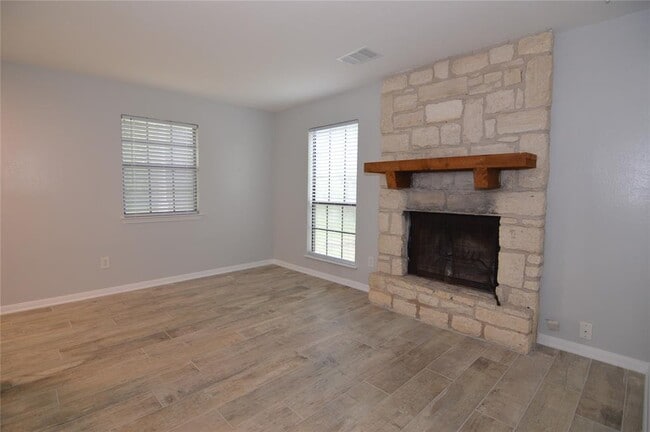 Building Photo - 8912 Circle Dr