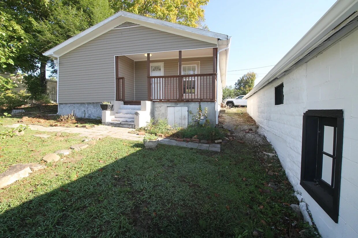 Primary Photo - 102 Dale Ave