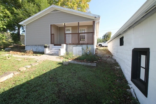 Building Photo - 102 Dale Ave