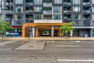 Building Photo - 525-1525 Adelaide St W