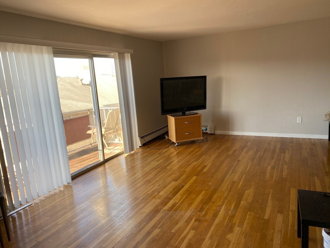 Foto principal - 364 Hoover Ave