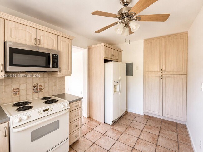 Foto del edificio - 7705 SW 86th St