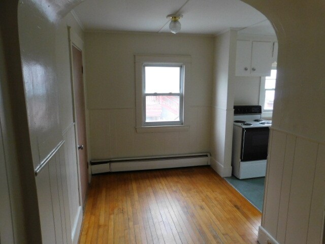 Building Photo - 45 Elm St