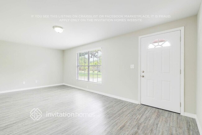 Foto del edificio - 8127 Kenwood Dr N