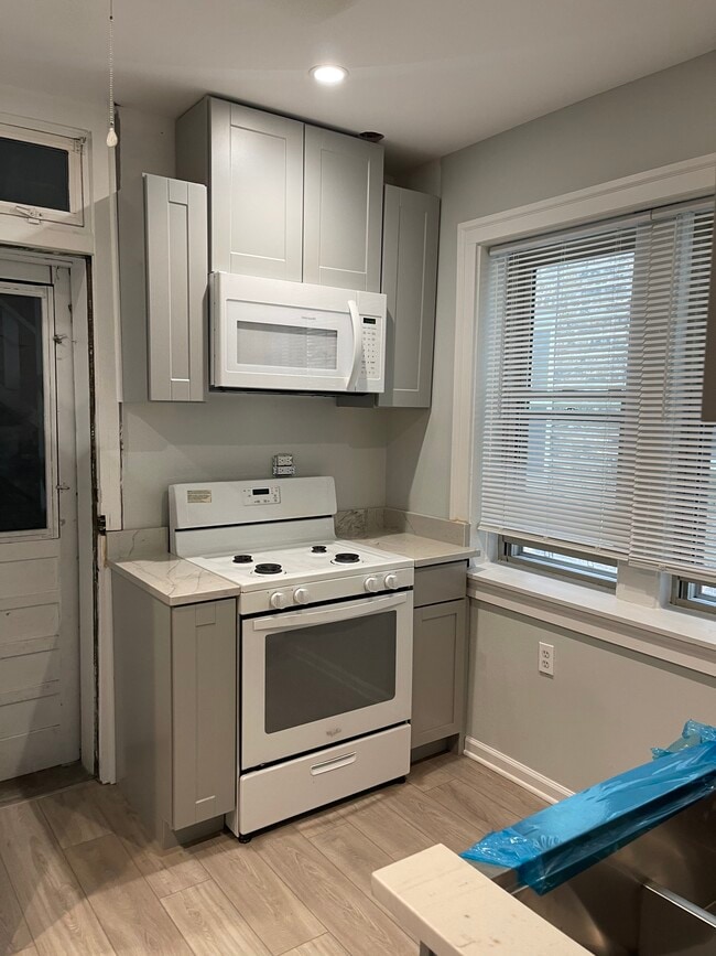 Kitchen - 723 Dobson St