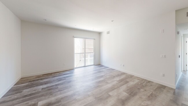 Interior Photo - 12905 Landale Street