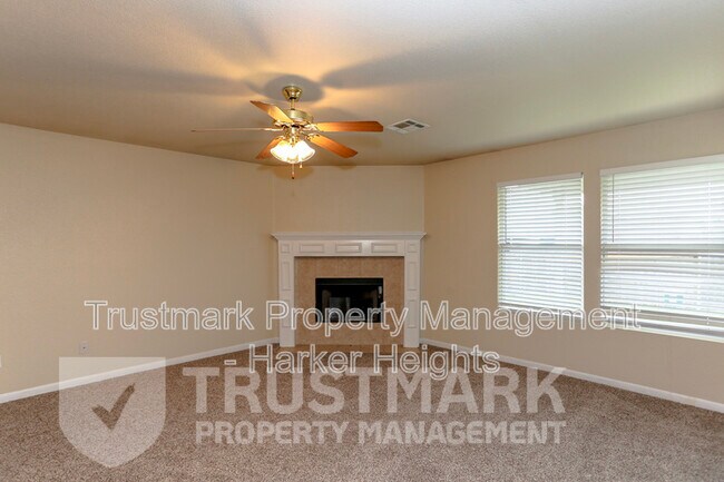 Building Photo - 5605 Schorn Dr