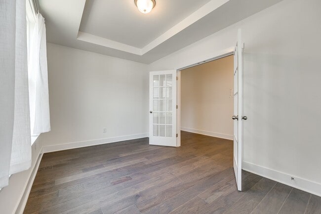 Building Photo - Extremely well maintained 4 bedroom, 2.5 b...