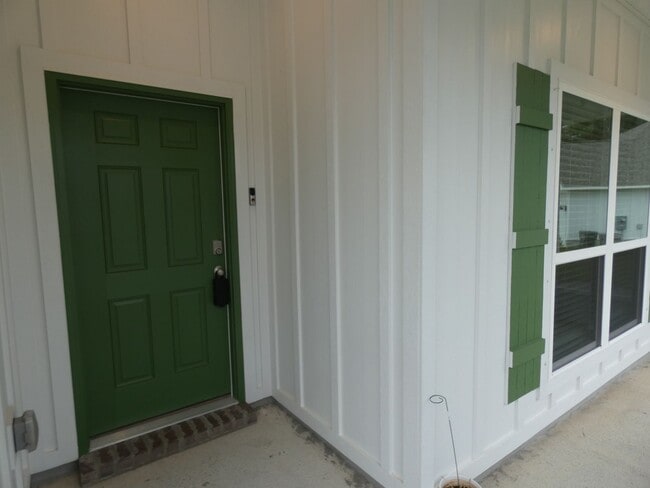 Foto del edificio - Beautiful 4-Bedroom Home - Open Floor Plan