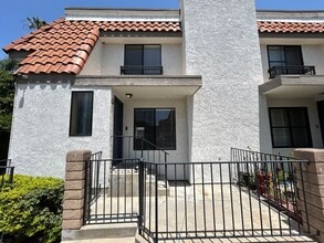 Building Photo - 2202 N Broadway