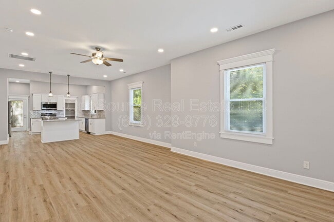 Foto del edificio - 883 N Grand Ave NW